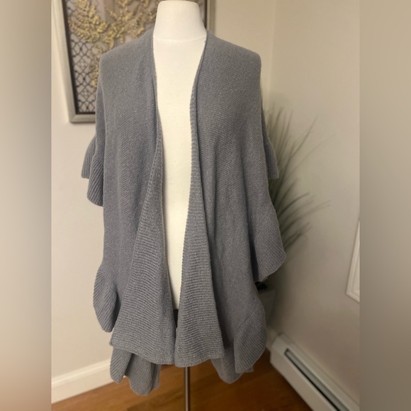 Sweaters - Chic Gray Women's Poncho